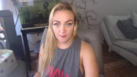 Snapshot of adrianapdes chatting on 03.08.25 Adriana Paredes  online show from 03.08.25