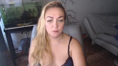 Snapshot of adrianapdes chatting on 03.10.25 Adriana Paredes  online show from 03.10.25