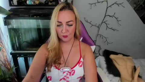 Snapshot of adrianapdes chatting on 09.14.25 Adriana Paredes  online show from 09.14.25