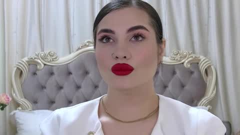 AdrianaTores online show from 11.28.25