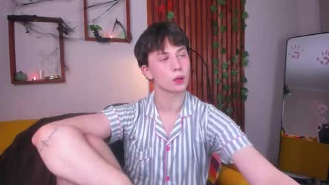 adrianoaubert online show from 10.31.25