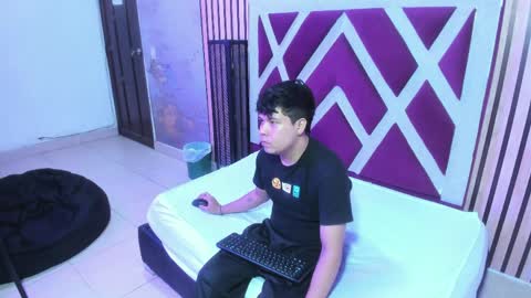 adrianwalkerr online show from 04.05.26