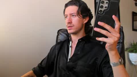 Snapshot of adrianwilliams_ chatting on 04.12.26 Adrian Williams online show from 04.12.26