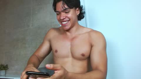 Snapshot of adriel_escalante chatting on 11.02.25 adriel_escalante online show from 11.02.25