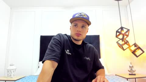 Adrein Roche online show from 02.01.25