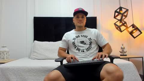 Adrein Roche online show from 02.10.25