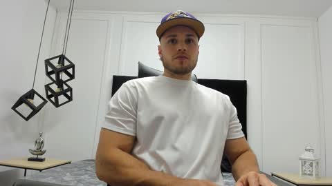 Adrein Roche online show from 09.28.25