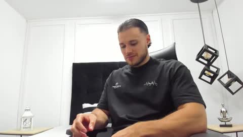 Adrein Roche online show from 10.04.25