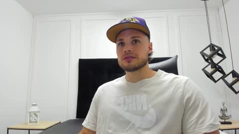 Adrein Roche online show from 10.21.25