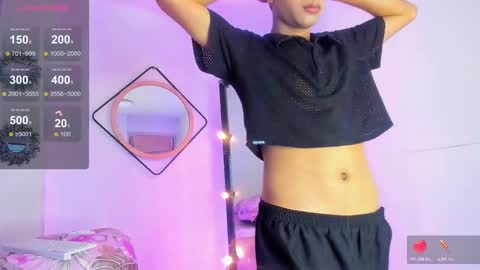 Snapshot of adrien_twink chatting on 10.19.25 Arien online show from 10.19.25