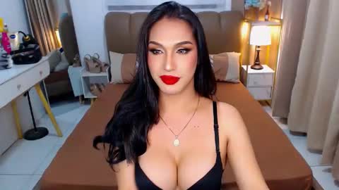 Snapshot of adychavez chatting on 02.13.25 Ur Dream girl online show from 02.13.25