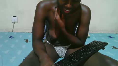 Snapshot of african_pussy2 chatting on 03.07.25 african_pussy2 online show from 03.07.25