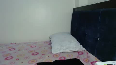 Mia online show from 10.08.25