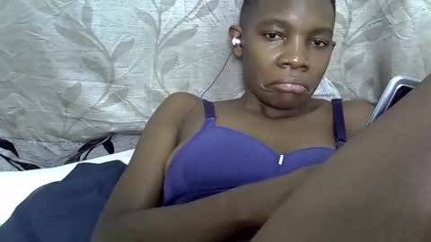 Snapshot of afronubians_ chatting on 03.04.25 pink and josphen online show from 03.04.25