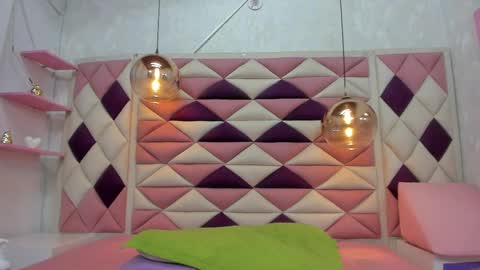 Snapshot of agata_01_ chatting on 03.11.25 Ana online show from 03.11.25