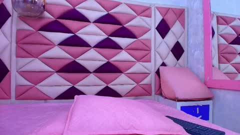 Snapshot of agata_01_ chatting on 09.30.25 Ana online show from 09.30.25