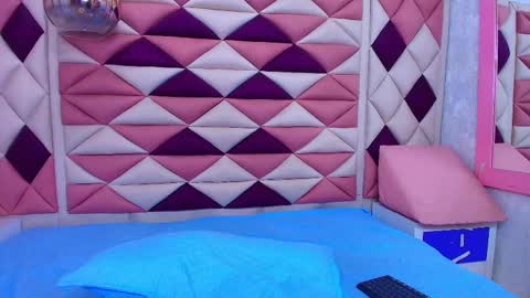 Snapshot of agata_01_ chatting on 10.04.25 Ana online show from 10.04.25