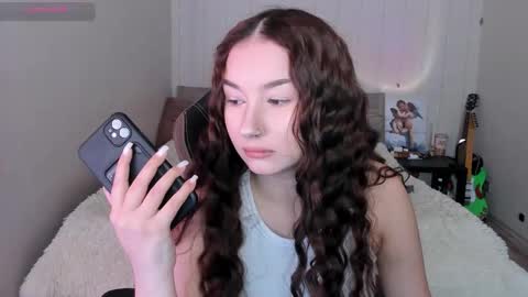 Snapshot of agata_cherry chatting on 10.20.25 Eva online show from 10.20.25