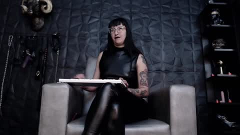 Snapshot of agata_darkness chatting on 12.23.24 Miss Agata online show from 12.23.24