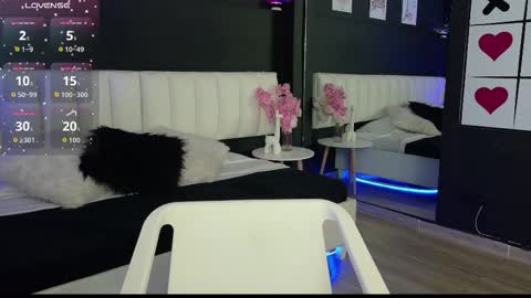 Snapshot of agata_evans_ chatting on 10.31.25 AGATA online show from 10.31.25