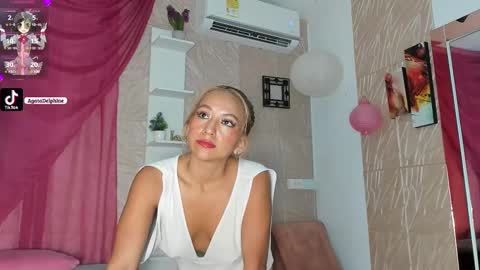 Snapshot of agatadelphine_mr chatting on 01.25.25 Agatadelphine online show from 01.25.25