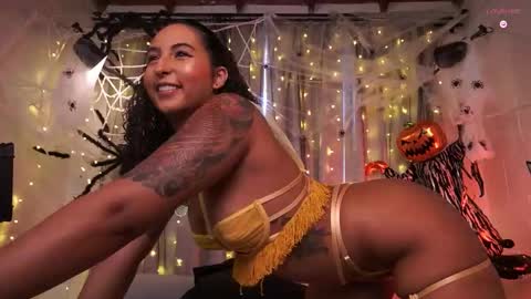 Snapshot of agatha_collinss chatting on 10.18.25 Val inst agatha clls online show from 10.18.25