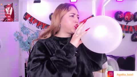 Snapshot of agatha_luxx chatting on 10.30.25 Agatha online show from 10.30.25