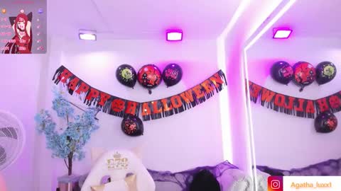 Snapshot of agatha_luxx chatting on 11.01.25 Agatha online show from 11.01.25