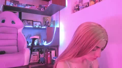 Snapshot of agathaa_ks_ chatting on 01.17.25 Camila 2 online show from 01.17.25