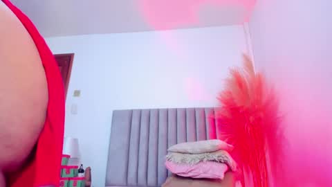Snapshot of agathaa_white chatting on 12.17.24 Agathaa white online show from 12.17.24