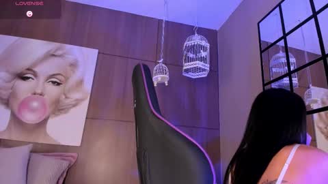 Snapshot of agattaduque chatting on 10.17.25 online show from 10.17.25