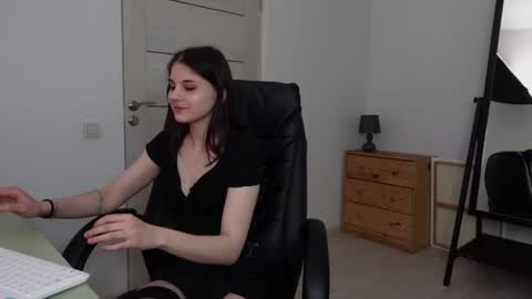 Agelina Lilly Laura online show from 01.04.25
