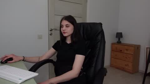 Agelina Lilly Laura online show from 01.06.25