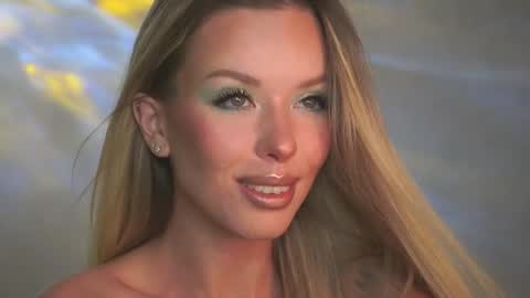 Snapshot of agent_blonde chatting on 10.18.25 May online show from 10.18.25