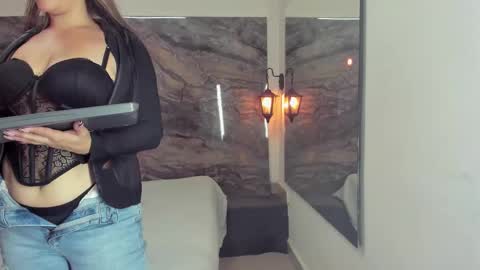 agnes_02 online show from 10.18.25