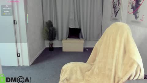 Snapshot of agnes_wells chatting on 09.19.25 agnes wells online show from 09.19.25