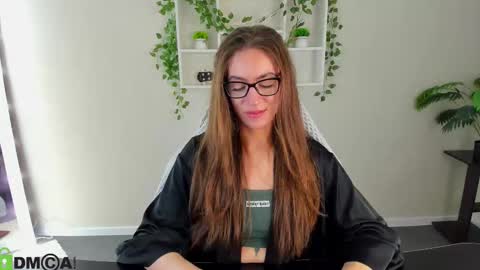 agnes wells online show from 11.06.25