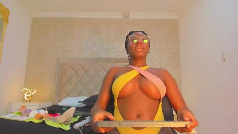 Agnes Bailey online show from 02.04.25
