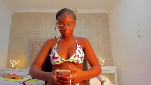 Agnes Bailey online show from 02.08.25
