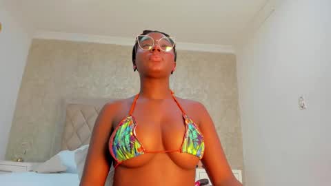 Agnes Bailey online show from 02.12.25