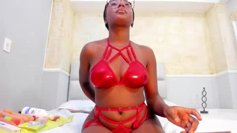 Agnes Bailey online show from 02.14.25