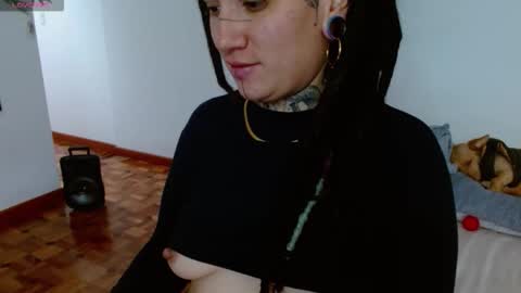 Snapshot of agness_6 chatting on 10.14.25 Agness online show from 10.14.25