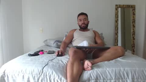 Snapshot of agustinsr chatting on 10.28.25 agustinsr online show from 10.28.25