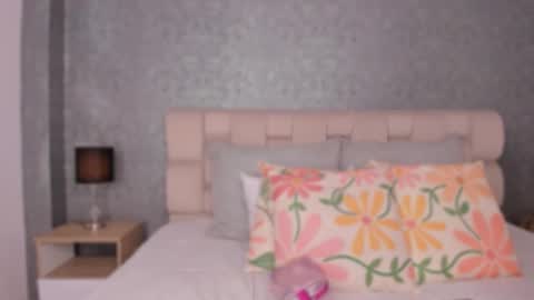 Snapshot of ah_mara chatting on 09.18.25 Ahmara  online show from 09.18.25