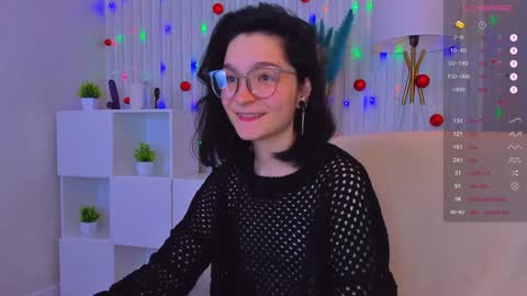 Snapshot of ahgel_love chatting on 12.17.24 Luna MondayTuesdayThursday1am-7am GMTSaturdaySunday 8am-3pm GMT online show from 12.17.24