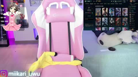 Snapshot of ahri_elderwood chatting on 02.11.25 Ahri help me get to 100 online show from 02.11.25