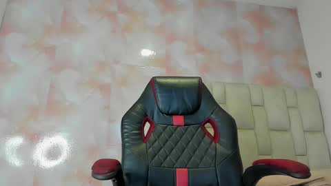 karoline  online show from 03.08.25