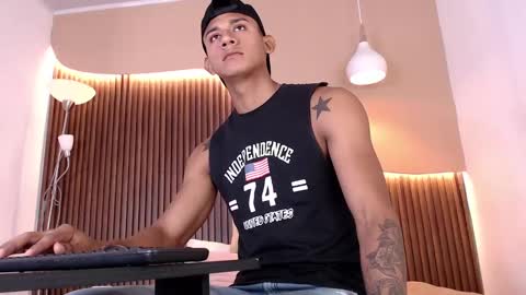 Snapshot of aiden_steel chatting on 10.01.25 Aiden online show from 10.01.25