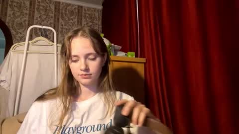 Snapshot of aileenamara chatting on 10.02.25 Kira online show from 10.02.25