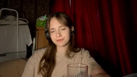 Snapshot of aileenamara chatting on 10.07.25 Kira online show from 10.07.25